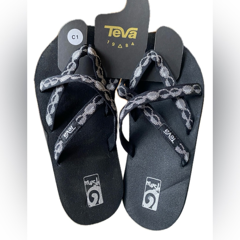 Kids Teva Olowahu Flip Flops Zaro Black Silver US 1 EU 32  Minimalist Sandal EUC